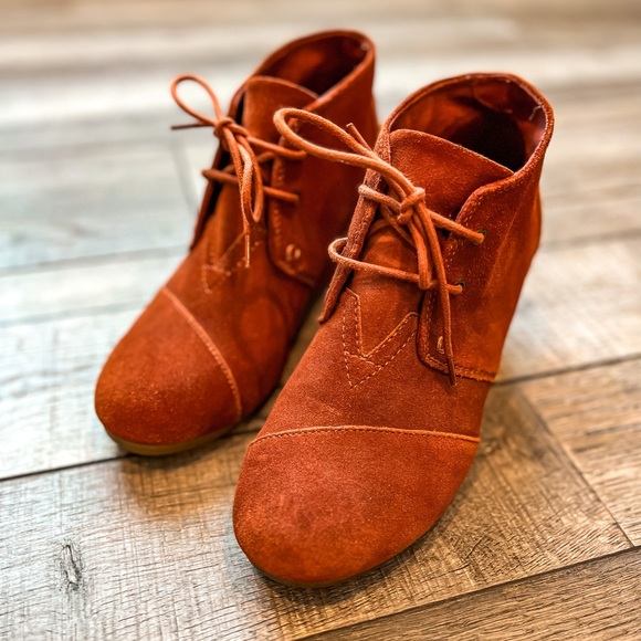 Toms Lace Wedge: Rust- 8 - Picture 1 of 4